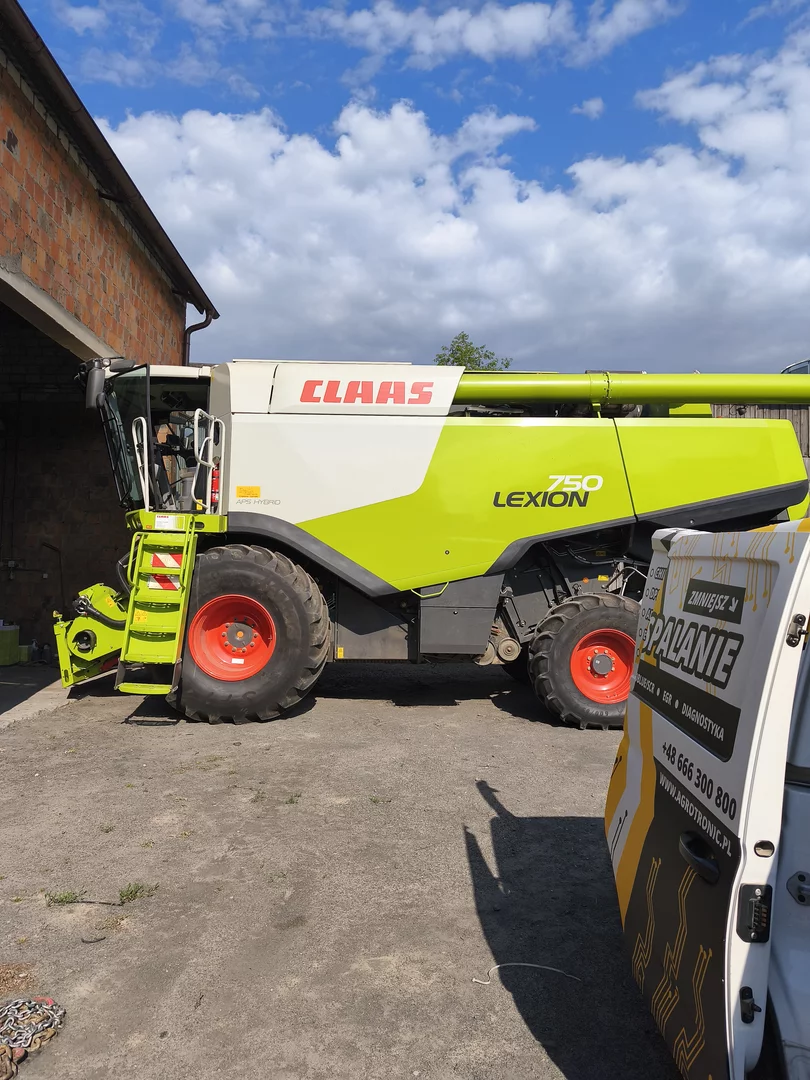 Claas LEXION 750 9.3L 305kW/415HP