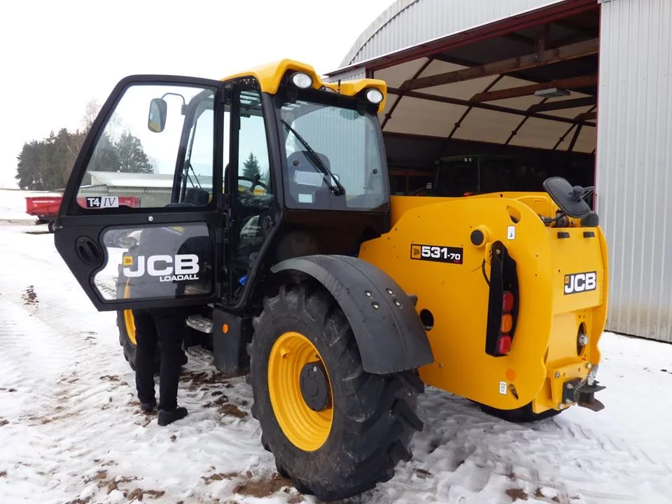 2. JCB Telehandler 531-70 agri