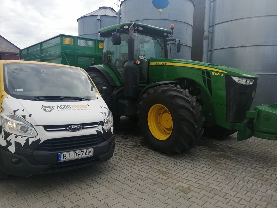 John Deere 8260R 9.0 L