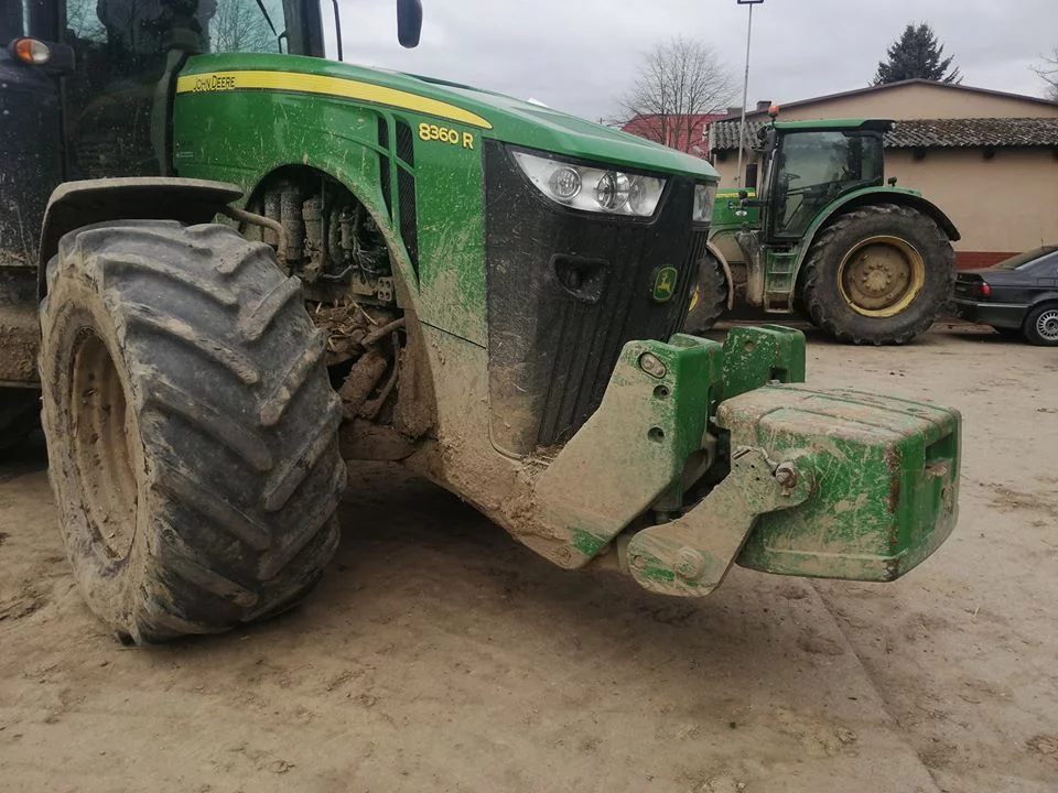John Deere Tractor 8R Series 8360R 9.0L I6
